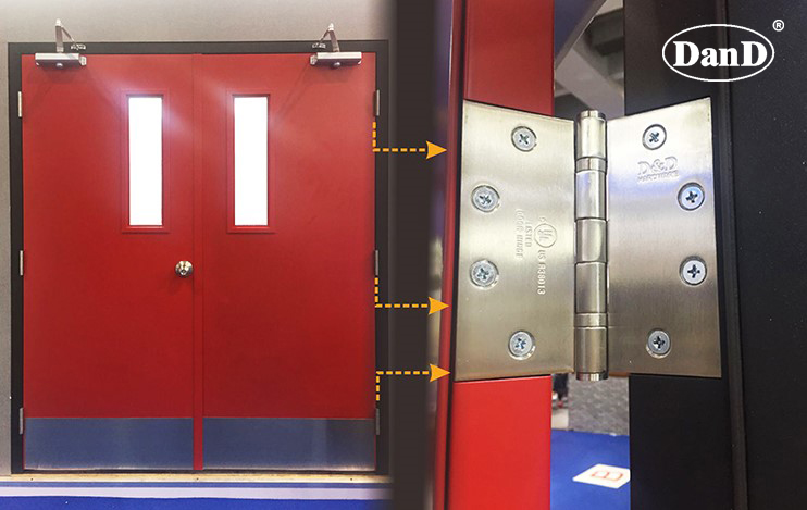 Como ajustar uma dobradi&ccedil;a da porta e d hardware